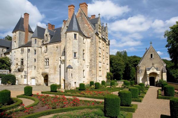 Le jardin à la française dans la cour d'honneur