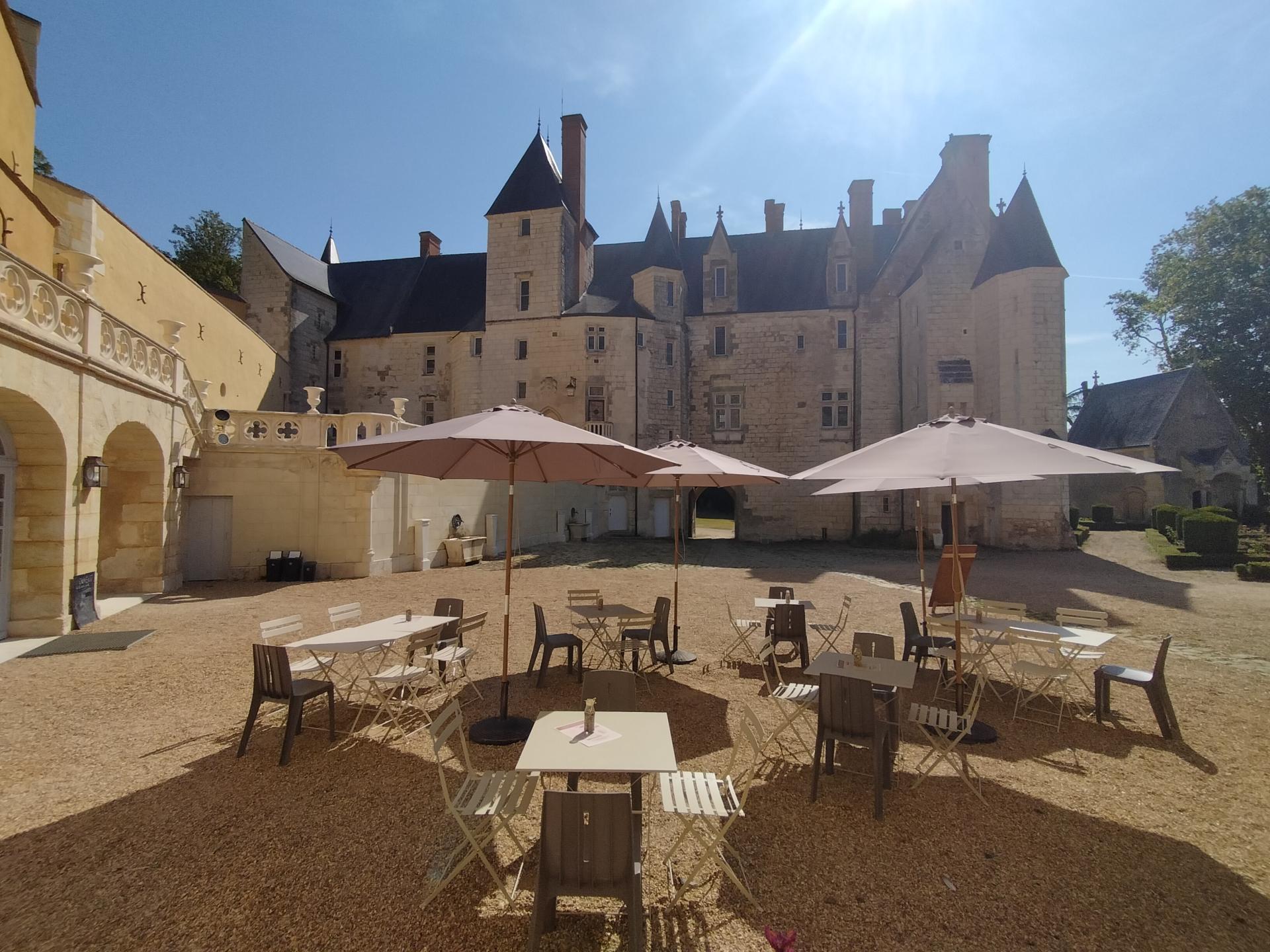 Pause rafraîchissante dans le décor du château !